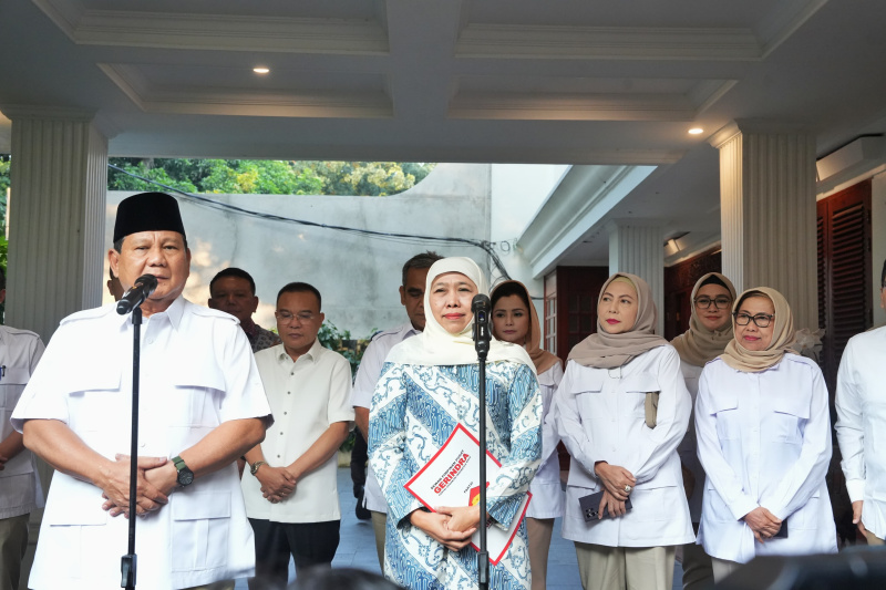 Menhan Prabowo Subianto dan Khofifah Indar Parawansa (SinPo.id/ Ashar)