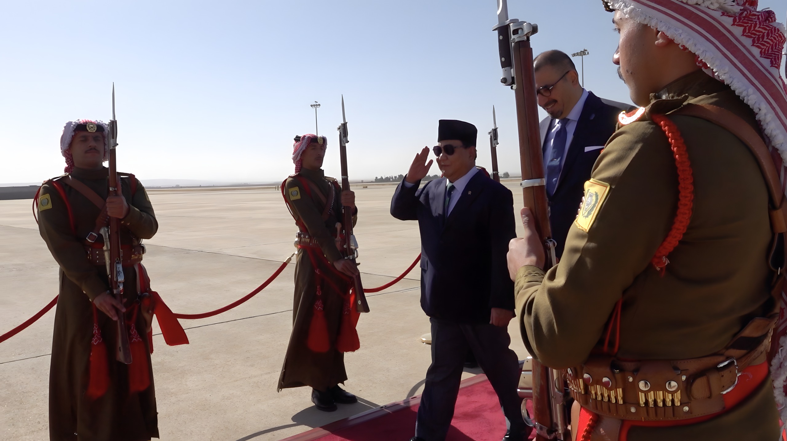 Menhan RI Prabowo Subianto tiba di Queen Alia International Airport (QAIA), Amman, Yordania (SinPo.id/dok. Istimewa)