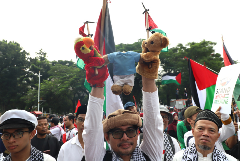 Ribuan warga gelar aksi solidaritas bela Palestina "All Eyes On Rafah" di depan Kedubes AS (Ashar/SinPo.id)