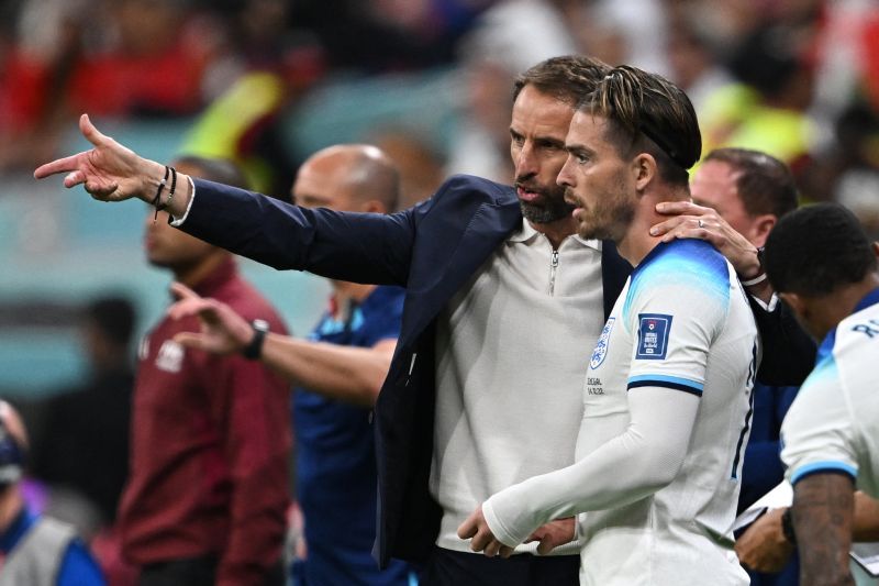 Pelatih Inggris Gareth Southgate bersama Jack Grealish yang tidak diikutsertakan untuk Euro 2024. (SinPo.id/AFP)