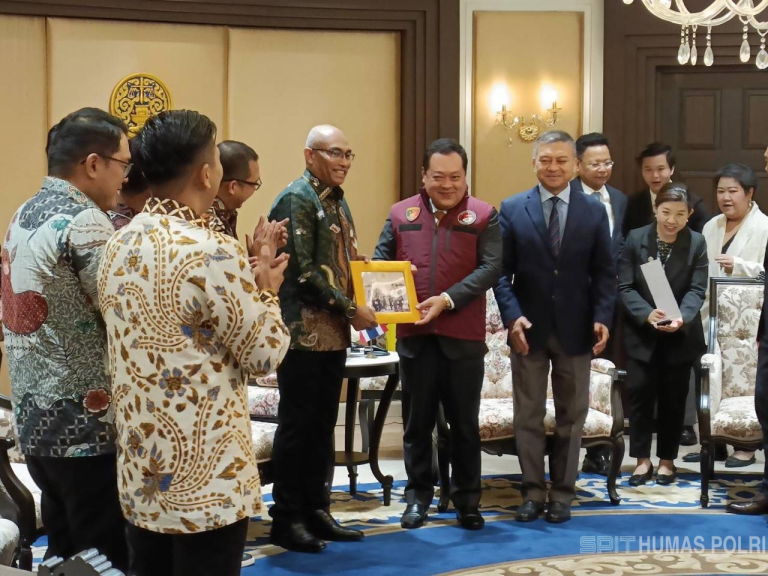 Polri mendapat penghargaan dari PM Thailand (SinPo.id/ Humas Polri)