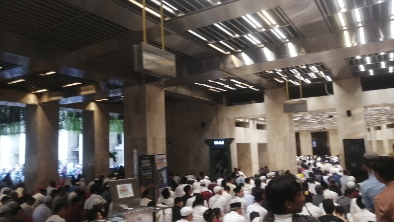 Suasa jemaah salad Idul Adha 2024 di Masjid Istiqlal. (SinPo.id/Tio)