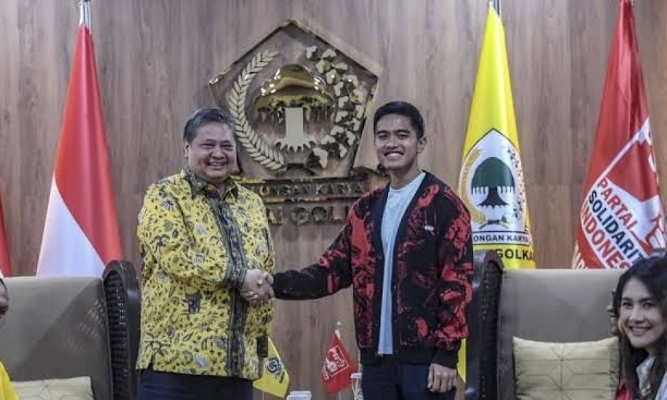 Ketua Umum Partai Golkar Airlangga Hartarto bertemu dengan Ketua Umum PSI Kaesang Pangarep pada 2023 lalu. (SinPo.id/Antara)