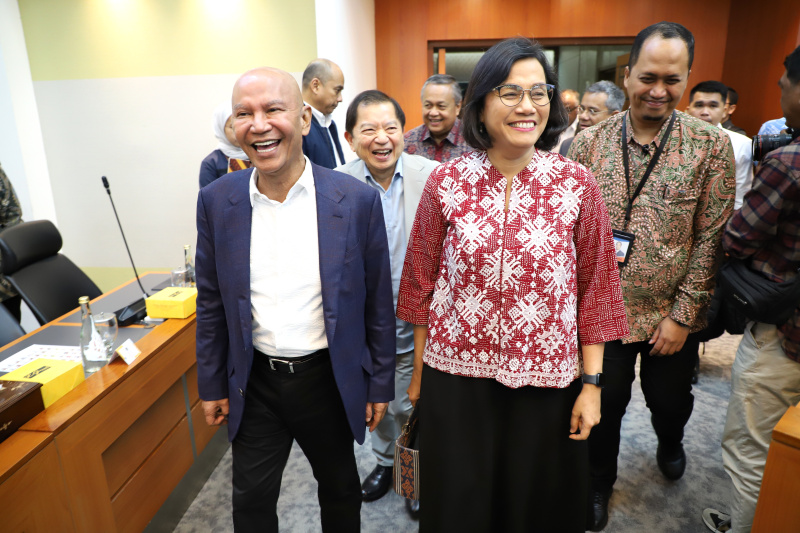 Banggar DPR RI gelar raker dengan Menkeu, Menteri PPN/Bappenas dan Gubernur Bank Indonesia bahas RAPBN TA 2025 (Ashar/SinPo.id)