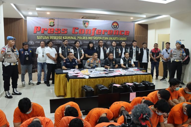 Konferensi pers kasus judi online di Mapolres Jakarta Barat (SinPo.id/ Humas Polres Jakbar)