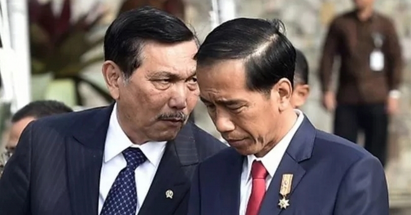Menko Marves Luhut Binsar Pandjaitan dan Presiden Joko Widodo. (SinPo.id/Antara)