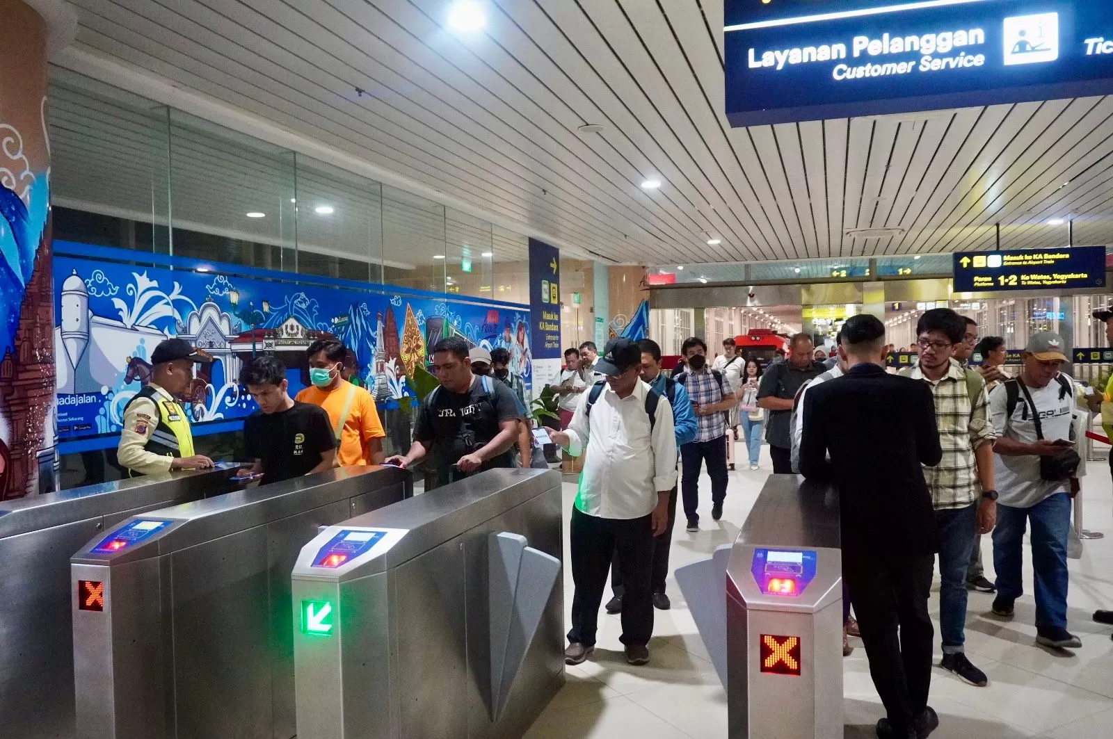 Penumpang KAI Bandara (SinPo.id/BUMN)