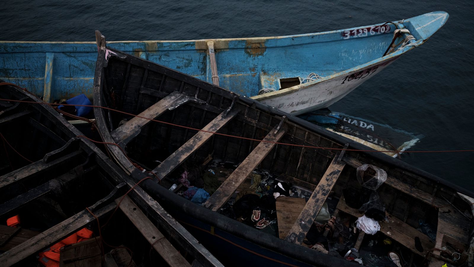 Kapal nelayan pembawa migran yang sampai di pelabuhan pulau Canary. Sumber: AP