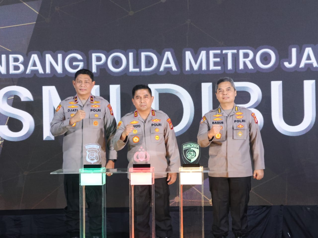 Kapolda Metro Jaya Irjen Pol Karyoto (tengah) (SinPo.id/Dok.Polda Metro Jaya)