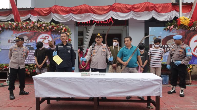 Konferensi pers di Mapolsek Sawahan (SinPo.id/ Humas Polri)