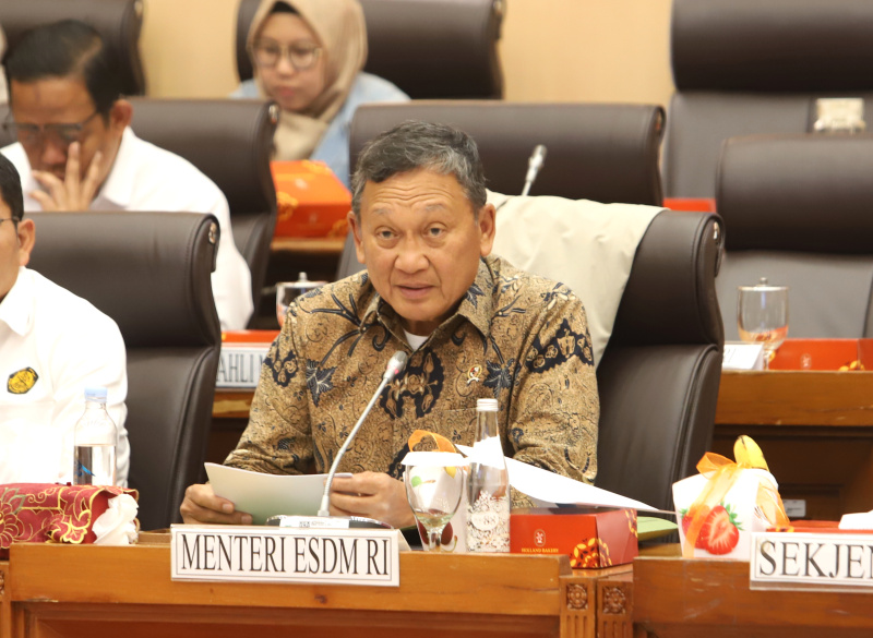 Komisi VII DPR gelar raker dengan Menteri ESDM Arifin Tasfif dan Ketua Harian DEN membahas Kebijakan Energi Nasional (Ashar/SinPo.id)