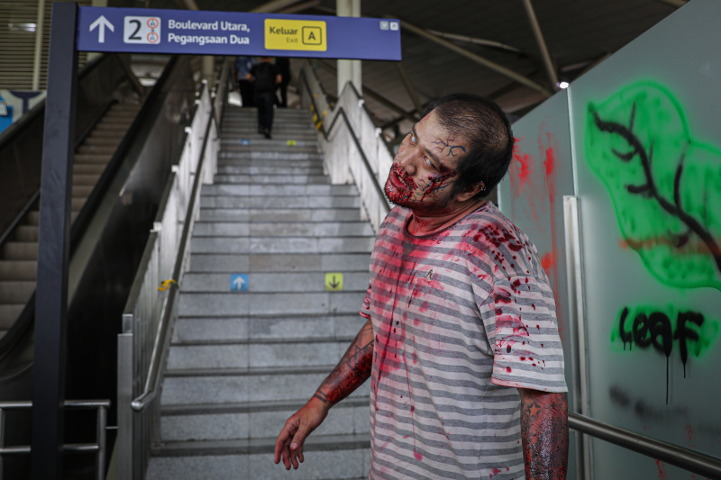 LRT Jakarta menghadirkan wahana bertajuk 'Train to Apocalypse: No Way Out’' yang hadir di Stasiun LRT Jakarta (Ashar/SinPo.id)