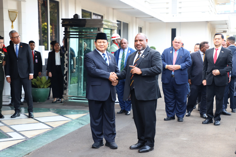 Menhan Prabowo Subianto menerima kunjungan dari PM Papua Nugini James Marepe di Kantor Kemhan (Ashar/SinPo.id)