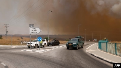 Kebakaran setelah roket yang diluncurkan dari Lebanon selatan menghantam daerah di Dataran Tinggi Golan (SinPo.id/AFP)