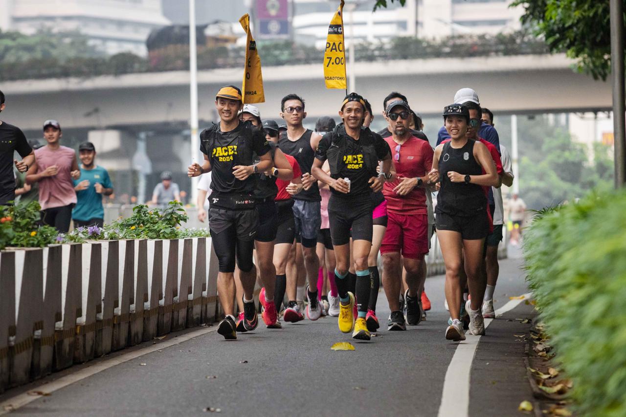 Pelari mengikuti latihan road to Maybank Marathon 2024 di Car Free Day (Ashar/SinPo.id)