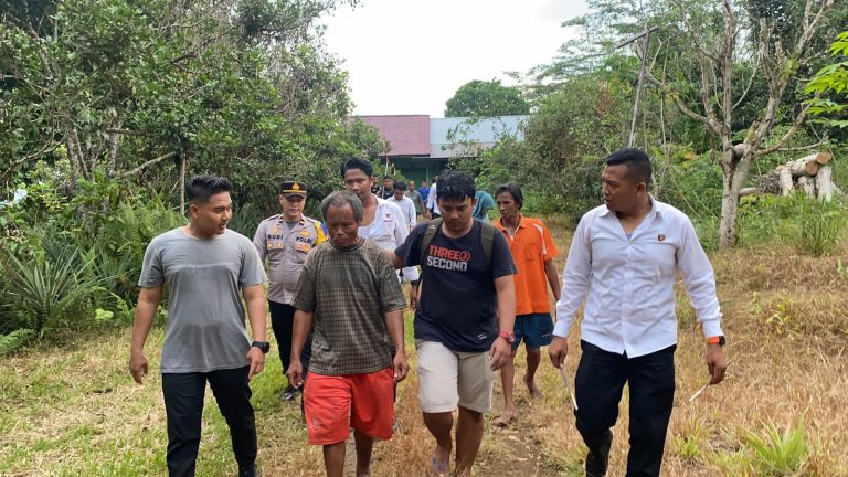 Polisi amankan ODGJ yang membawa tombak di Kutai Barat (SinPo.id/ Humas Polri)