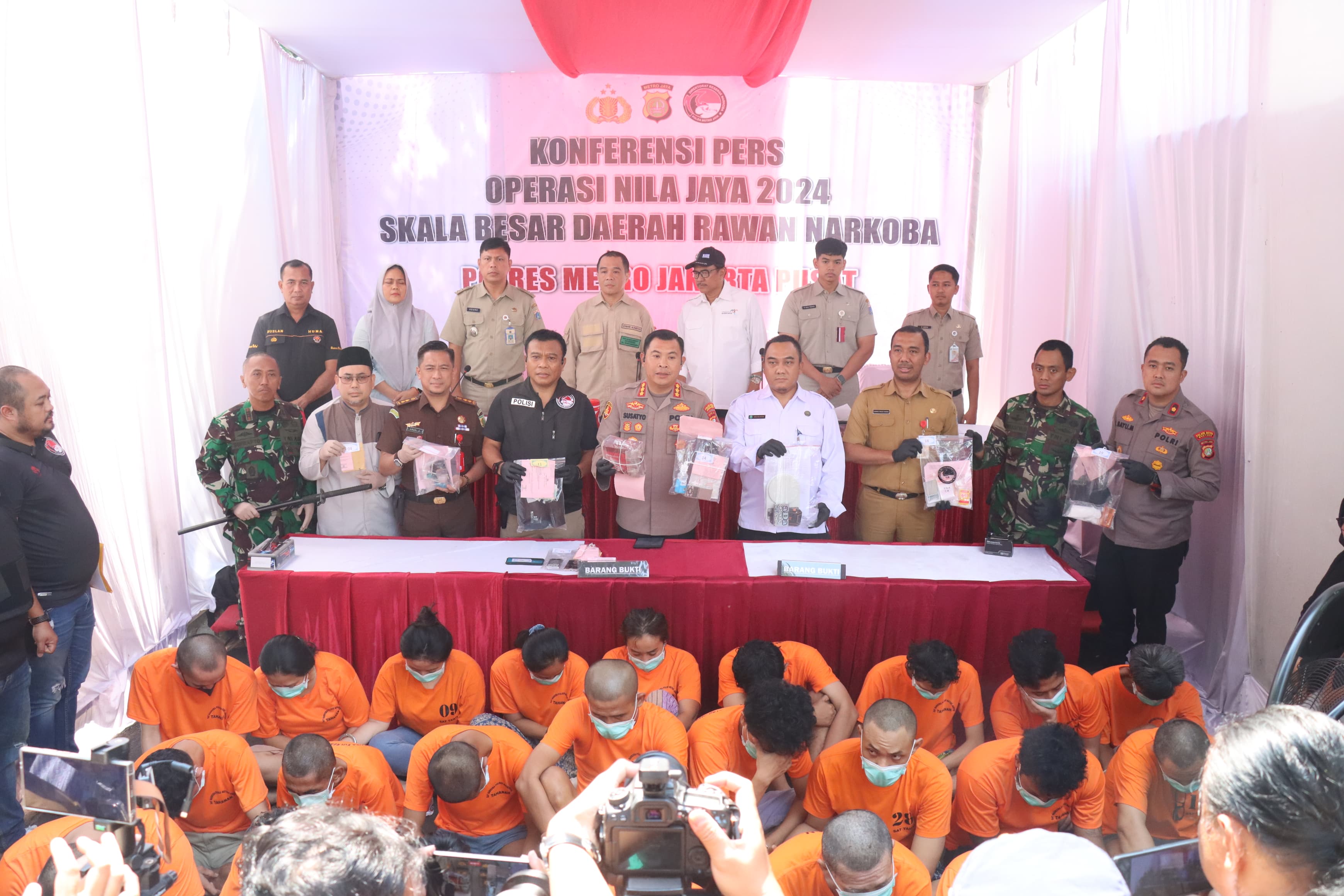 Konferensi pers pengungkapan sabu di Kali Pasir, Menteng Jakarta Pusat (SinPo.id/ Dok.Polres Jakpus)