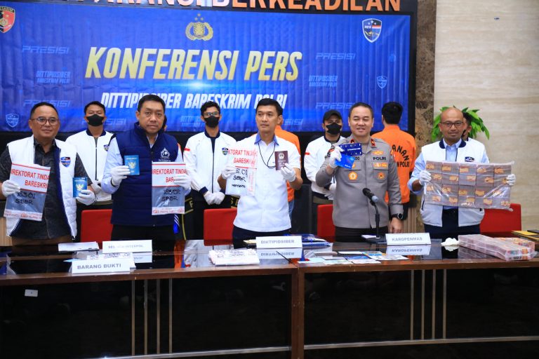 Konferensi pers kasus online scam di Bareskrim Polri (SinPo.id/ Humas Polri)