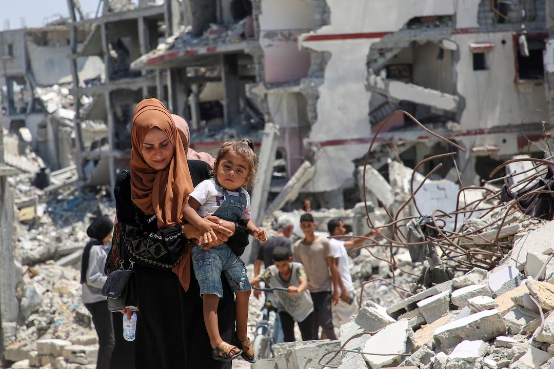 Rudal Israel kembali menghantam bangunan sekolah yang menjadi tempat pengungsian bagi sejumlah warga Palestina. (SinPo.id/Reuters)