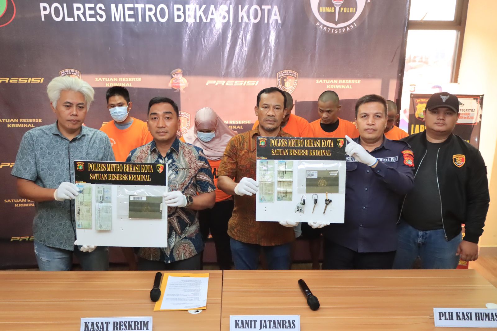 Para pelaku pencurian motor di Bekasi (SinPo.id/Dok. Polres Bekasi Kota)