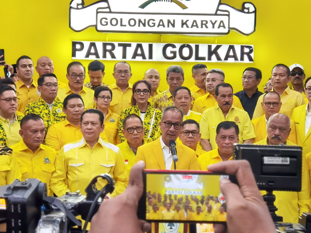 Agus Gumiwang resmi menjadi Plt Ketua Umum Partai Golkar menggantikan Airlangga Hartarto setelah keputusan rapat pleno Partai Golkar (Ashar/SinPo.id)