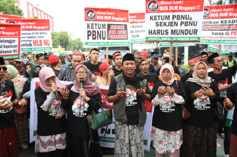 Aliansi Santri Gusdur gelar aksi damai di depan kantor PBNU (Ashar/SinPo.id)