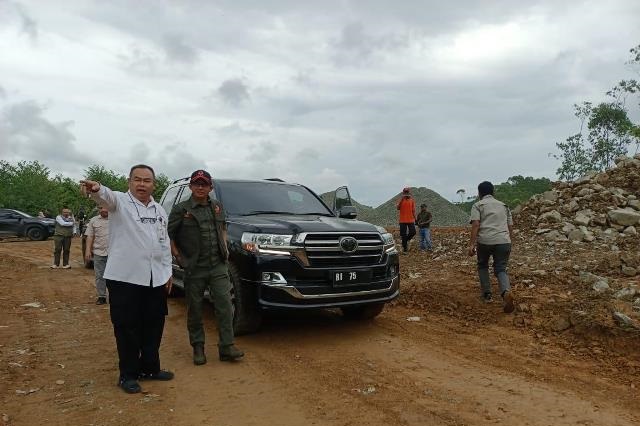 Kepala BNPB Suharyanto di lokasi bakal kantor BNPN di IKN Kalimantan Timur (SinPo.id/ Dok. BNPB)