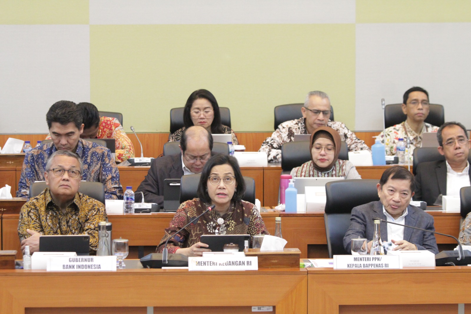 Banggar DPR gelar raker dengan Menkeu Sri Mulyani bahas RUU APBN 2025 (Ashar/SinPo.id)