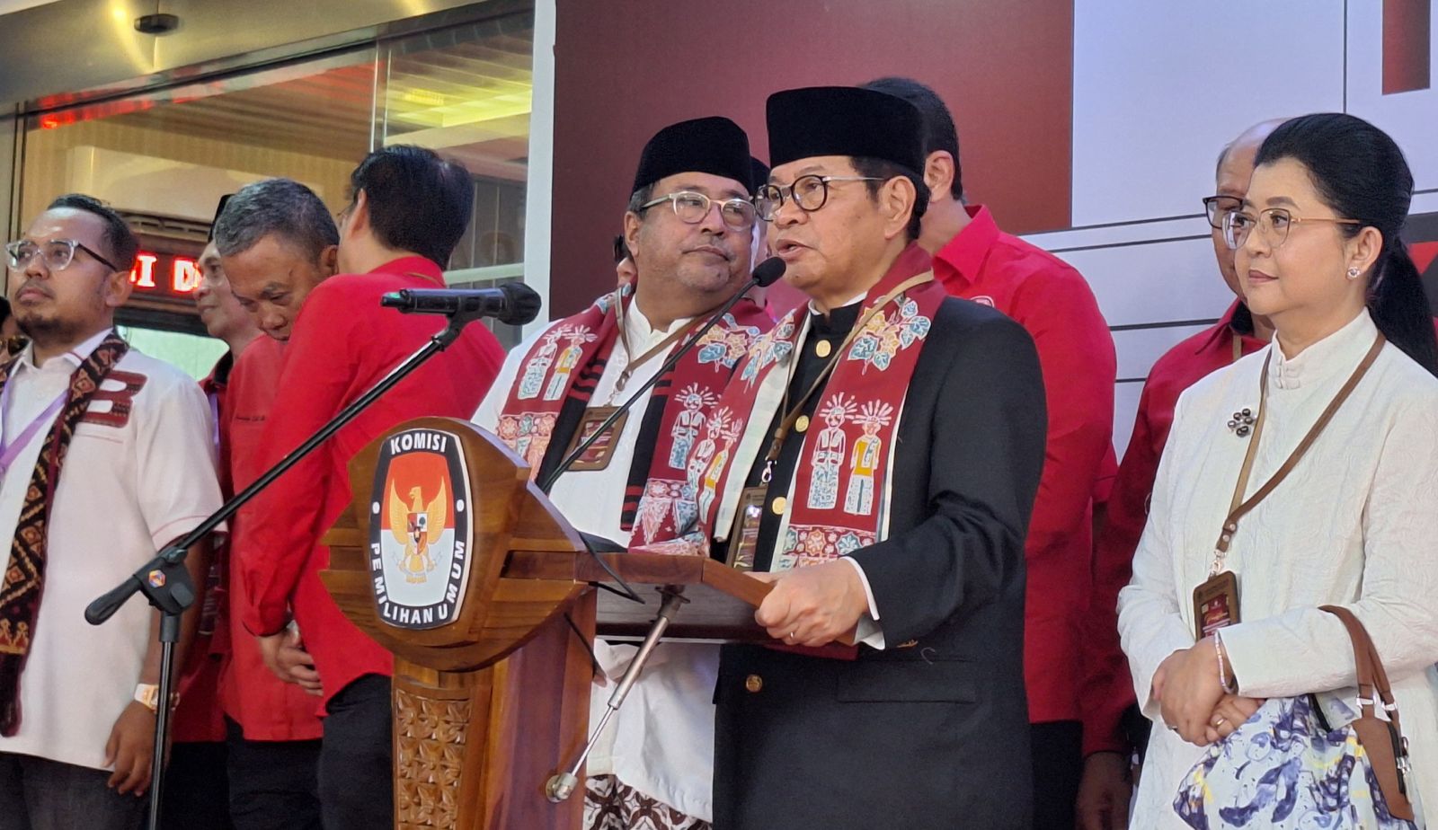 Pramono-Rano Karno saat konpers di KPU DKI Jakarta (SinPo.id/Tio Pirnando)