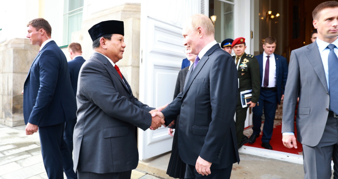 Presiden terpilih Prabowo Subianto saat bertemu Presiden Rusia Vladimir Putin (SinPo.id/ Tim Media)