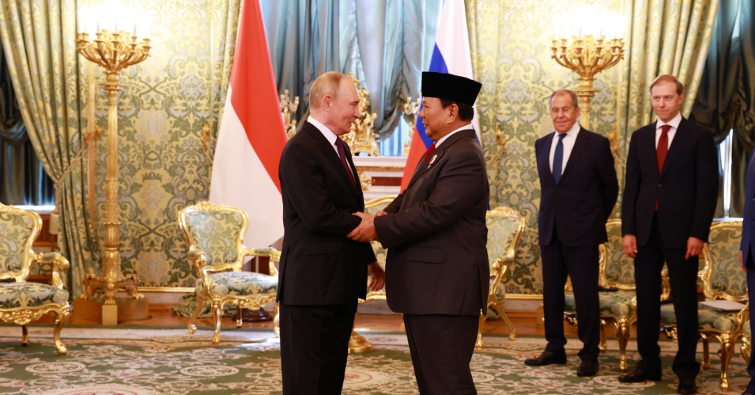 Presiden terpilih Prabowo Subianto saat bertemu Presiden Rusia Vladimir Putin (SinPo.id/ Tim Media)