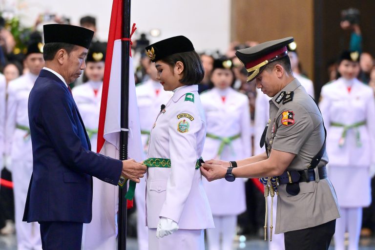 Presiden Joko Widodo saat mengukuhkan pasukan Paskibraka 2024 di IKN. (SinPo.id/Setpres)