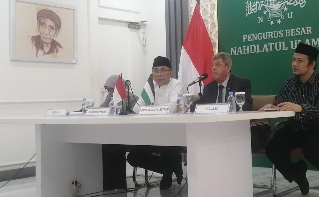 Ketum PBNU Gus Yahya dan Dubes Palestina Zuhair Al-Habbash. (SinPo.id/Tio)