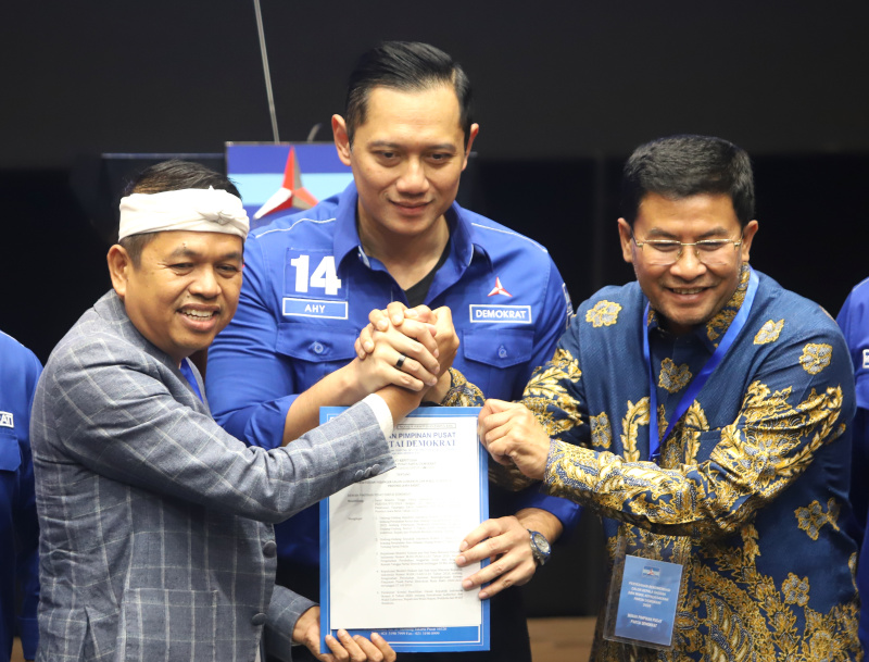 Demokrat resmi usung Cagub DKI Jakarta Ridwan Kamil-Suswono, Cagub Jabar Dedi Mulyadi-Erwan dan Cagub Jateng Ahmad Luthfi-Taj Yasin (Ashar/SinPo.id)