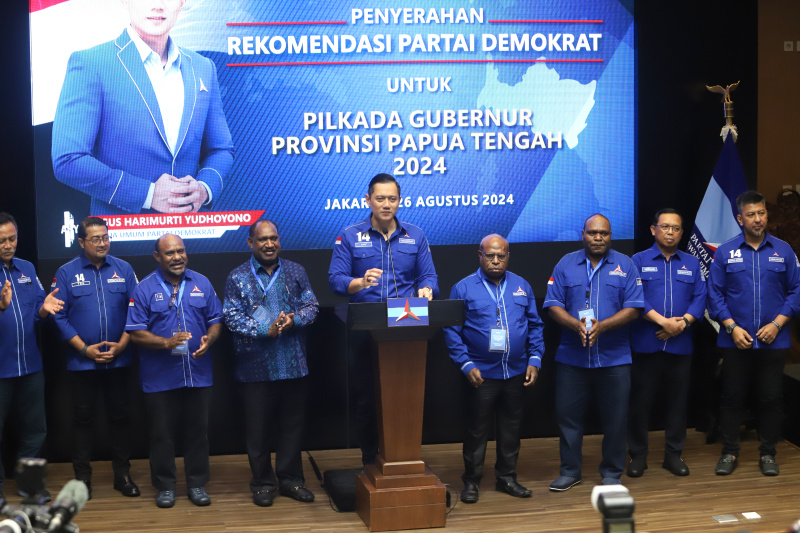 Demokrat serahkan 71 surat rekomendasi cakada untuk pilkada 2024 (Ashar/SinPo.id)