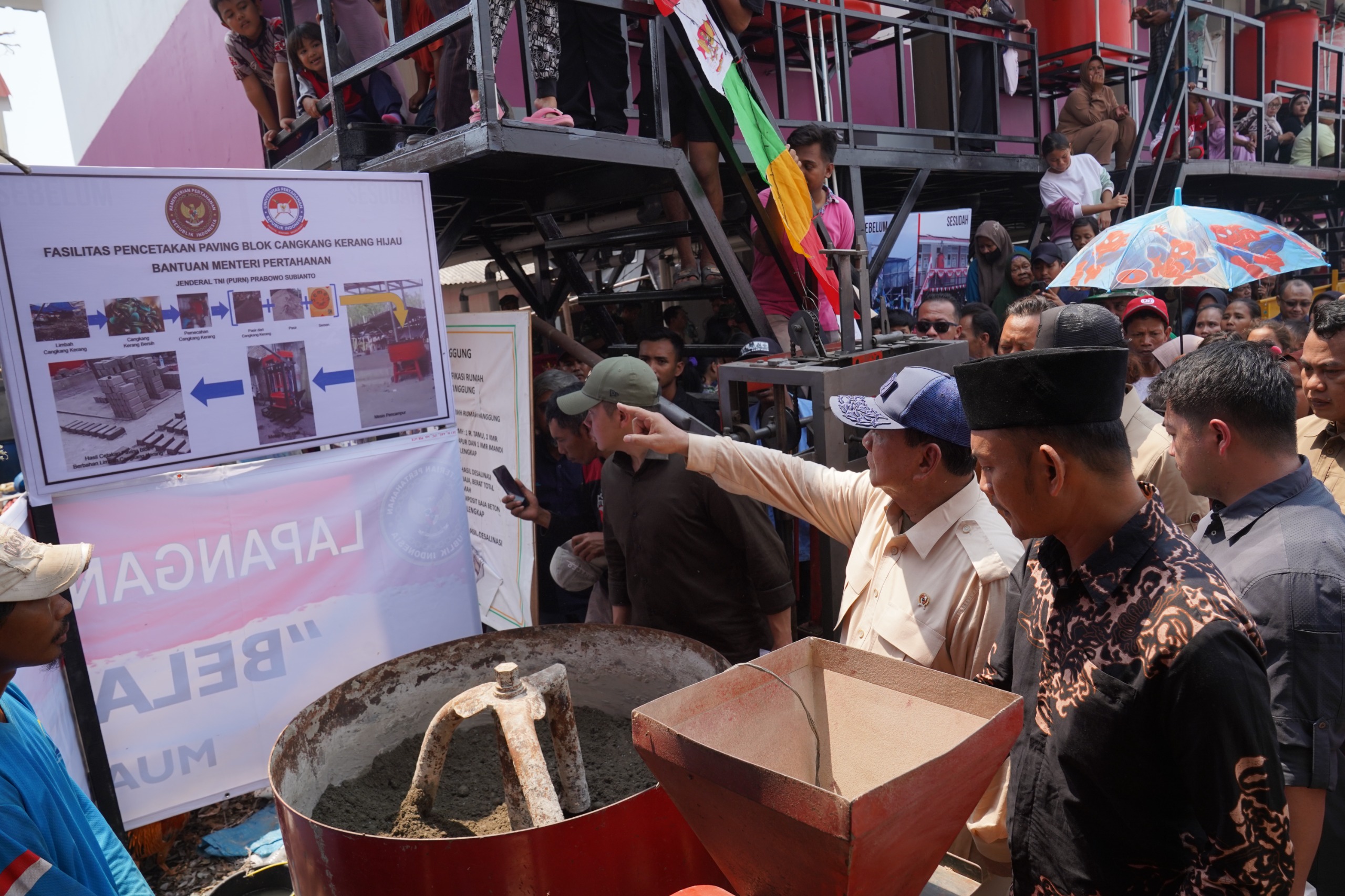 Prabowo sambangi Warga Muara Angke (SinPo.id/Media Gerindra)