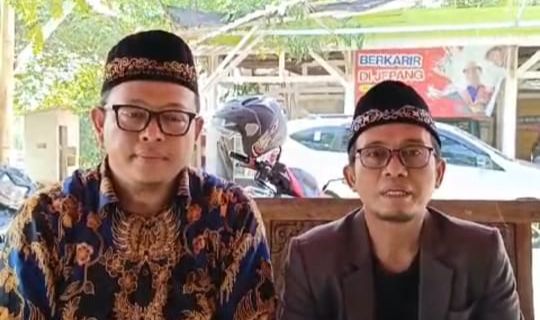 Ketua Forum Pondok Pesantren (FPP) Karawang, Dading Muhtadin (kanan) dan Juru Bicara FPP Karawang Endang Suratno (kiri). (SinPo.id/FPP Karawang)