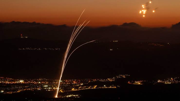 IDF Lancarkan Serangan Udara Secara Besar-Besaran ke Seluruh LebanonR (SinPo.id/Reuters)