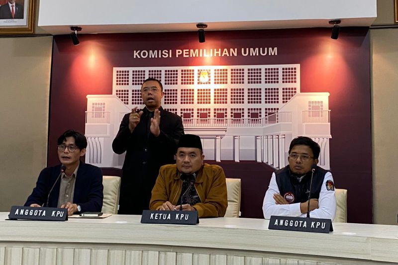 Ketua KPU RI Mochammad Afifuddin (tengah). (SinPo.id/Antara)