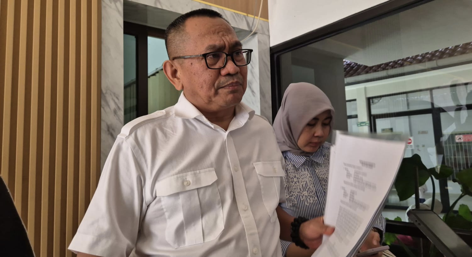 Kuasa hukum pelapor Stephanie, Zaenal Abidin, di Pengadilan Negeri Karawang. Istimewa.