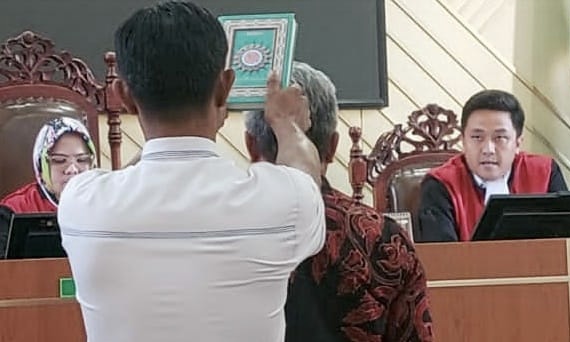 Sidang lanjutan perkara pemalsuan tanda tangan di Pengadilan Negeri Karawang. Istimewa.