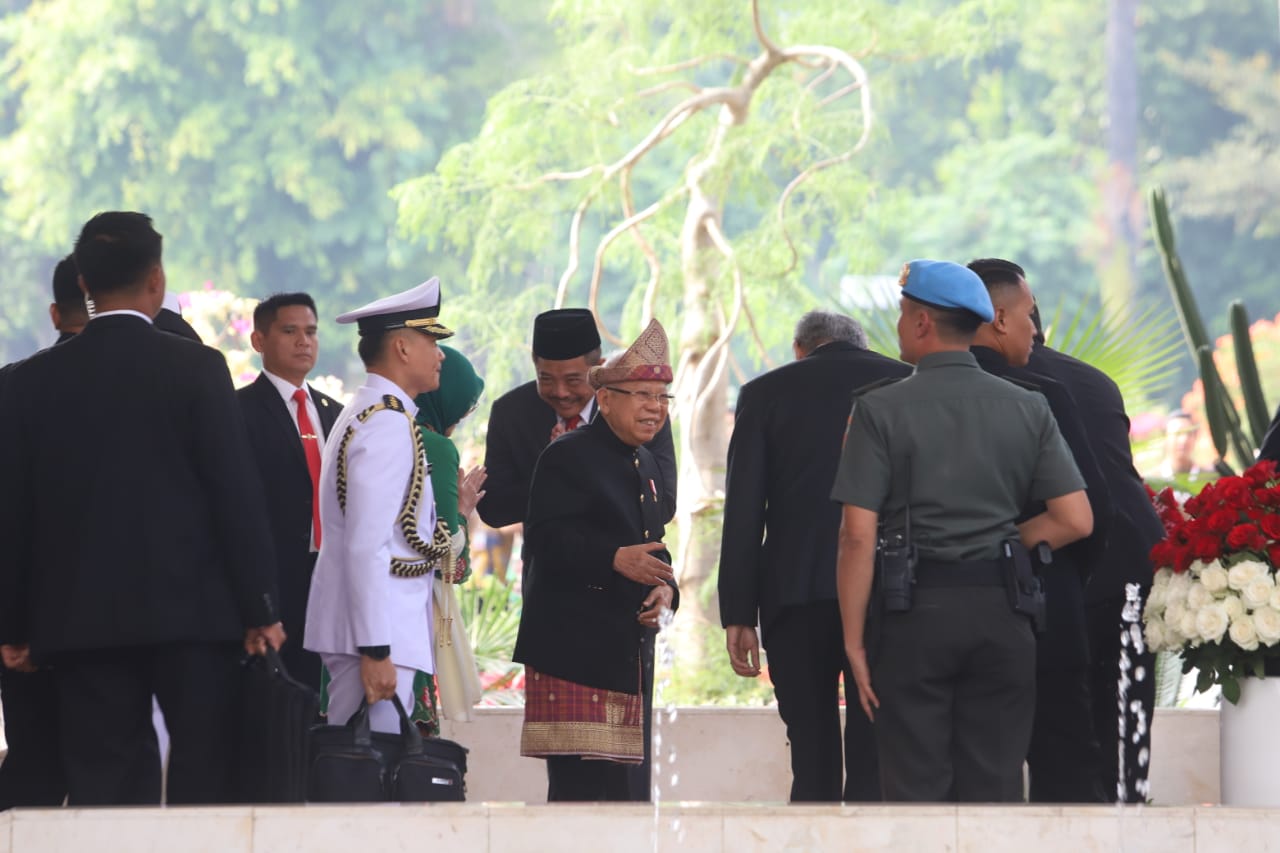 Wakil Presiden Ma'ruf Amin menganakan pakaian adat Palembang, Sumatera Selatan. (SinPo.id/Ashar)