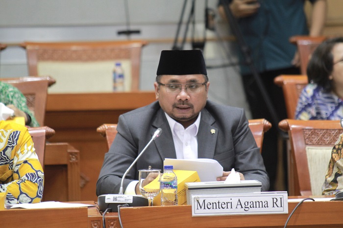 Menag Yaqut Cholil Quomas saat rapat kerja dengan Komisi VIII DPR RI (SinPo.id/ Ashar)