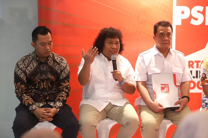 Ariza-Marshel Widianto saat mendapat rekomendasi dari PSI (SinPo.id/ Ashar)