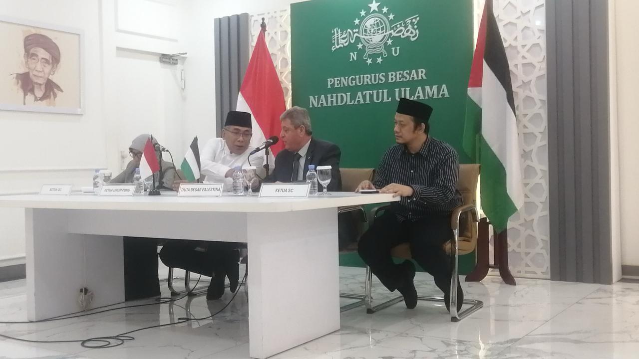 Ketum PBNU Gus Yahya dan Dubes Palestina Zuhair Al-Shun. (SinPo.id/Tio)