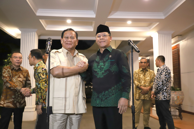 Ketua Umum Gerindra dan juga Presiden terpilih Prabowo Subianto menyambut hangat atas bergabungnya PPP di Koalisi Indonesia Maju (Ashar/SinPo.id)