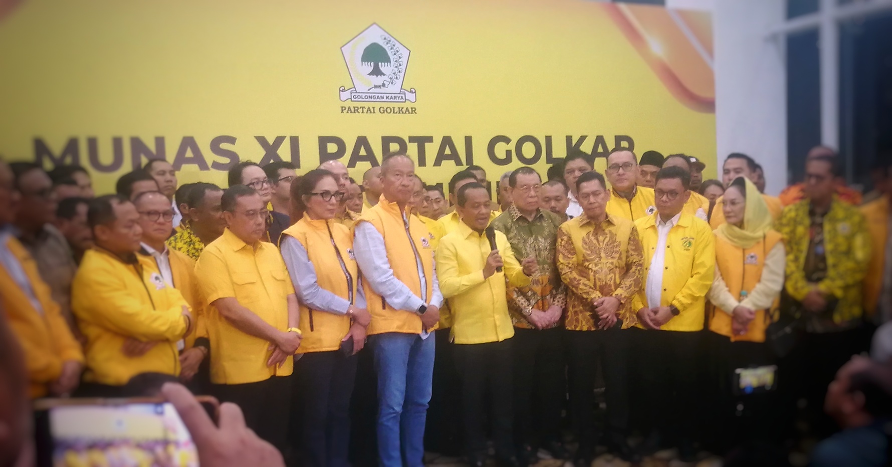 Bahlil daftarkan jadi Ketum Golkar 2024-2029 (SinPo.id/Tio)