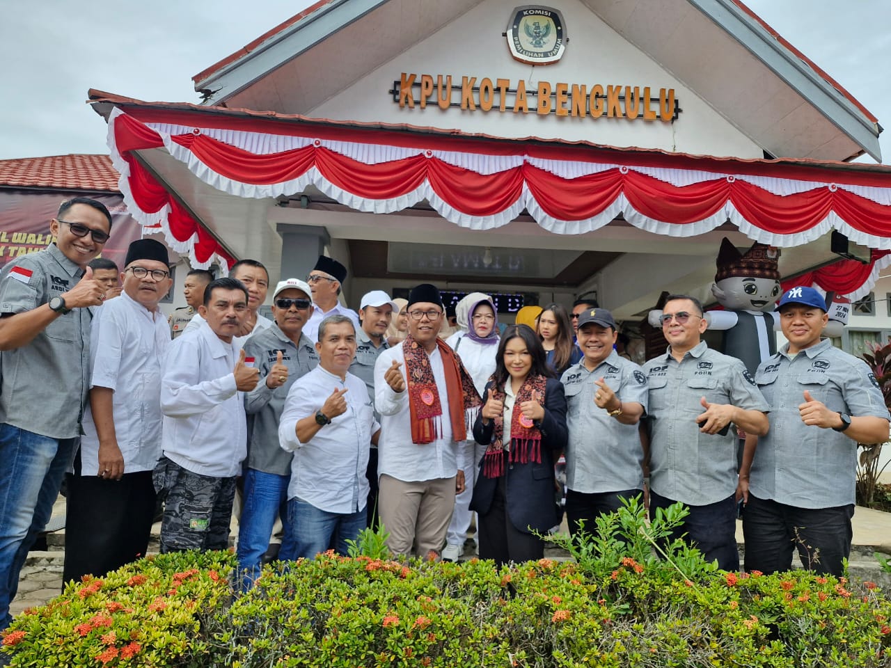 Pasangan Pilwalkot Bengkulu Dedy Ermasnyah - Nuragiyanti Dewi Permatasari (SinPo.id/ Dok. Tim Dedy-Egi)