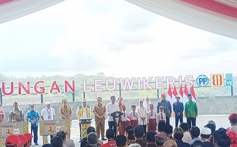 Presiden Joko Widodo meresmikan Bendungan Leuwikeris. (SinPo.id/YouTube Sekretariat Presiden)