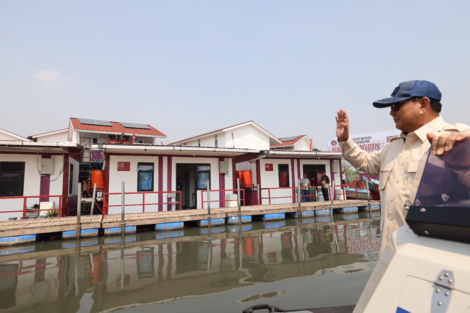 Presiden terpilih Prabowo Subianto di kawasan Rumah Apung Muara Angke (SinPo.id/ Tim Media)